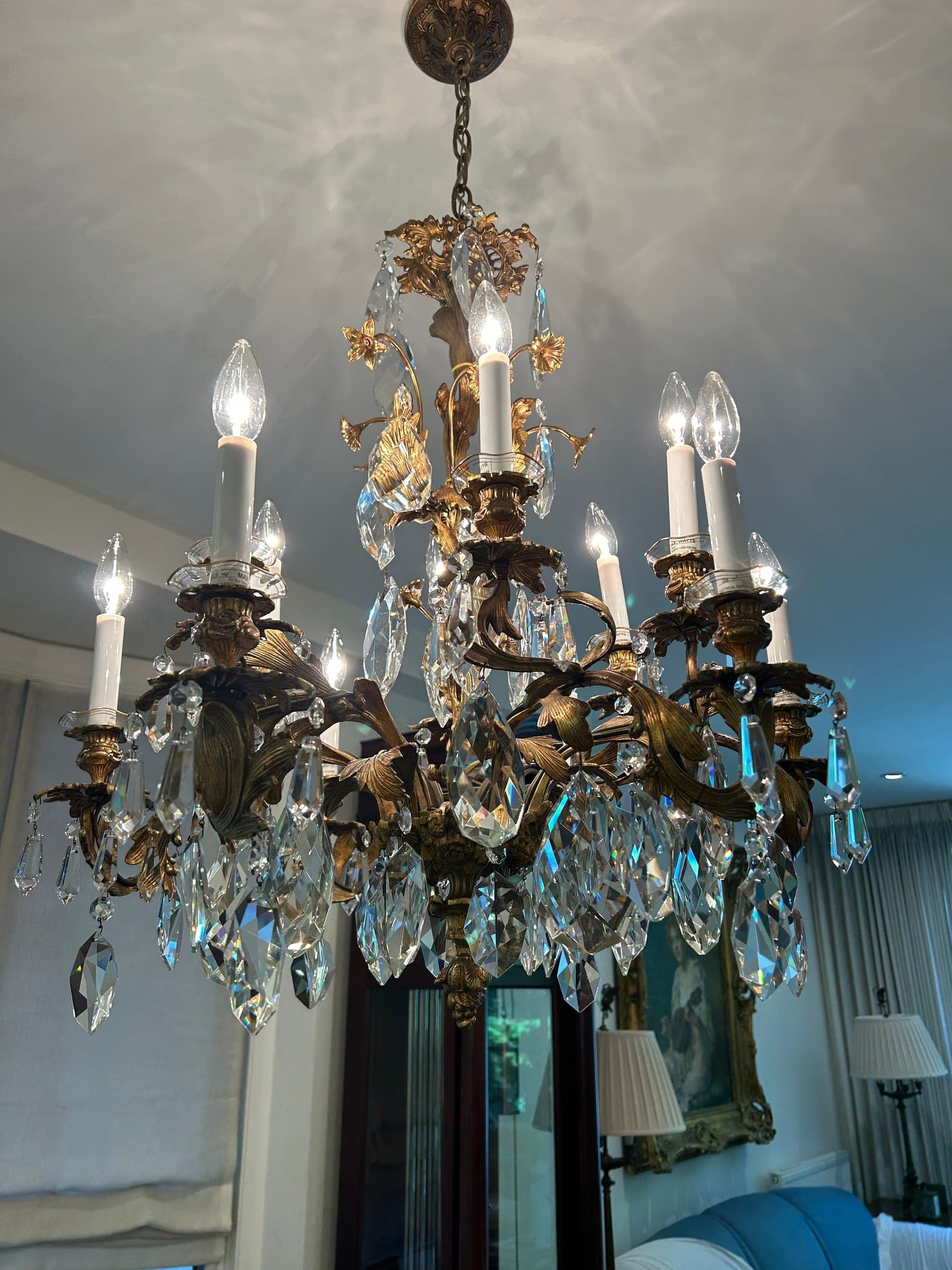 Chandelier cleaning service