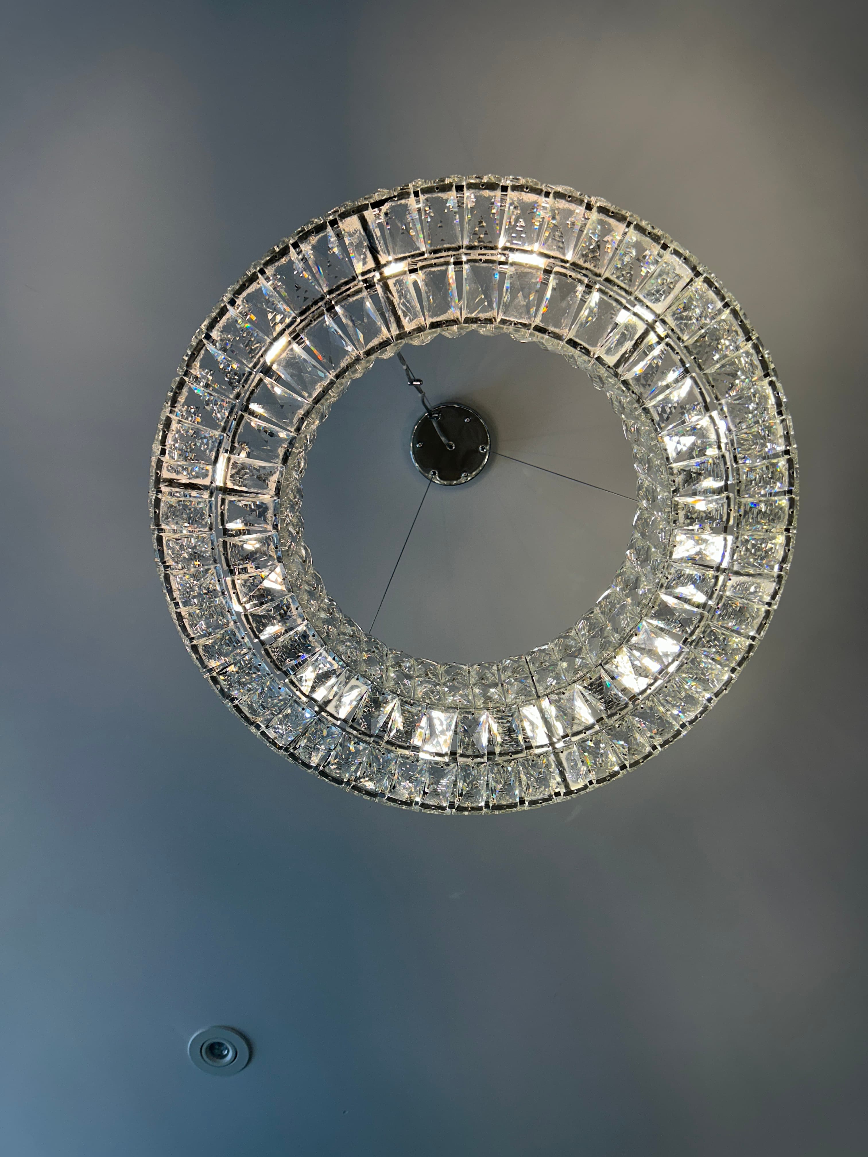 Crystal chandelier polishing